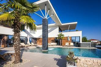 Thumbnail von Modern villa with swimming pool and sea view