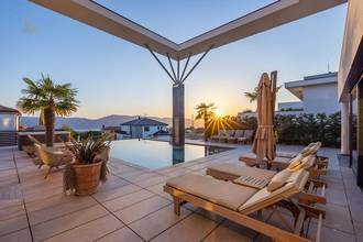 Thumbnail von Modern villa with swimming pool and sea view