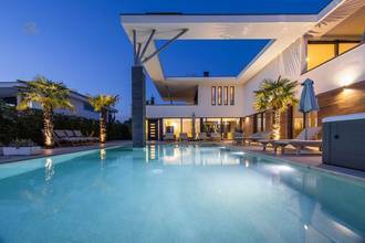 Thumbnail von Modern villa with swimming pool and sea view