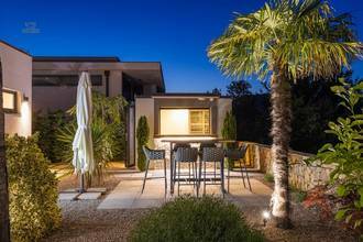 Thumbnail von Modern villa with swimming pool and sea view
