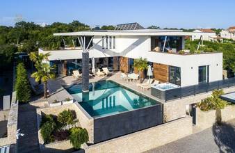 Thumbnail von Modern villa with swimming pool and sea view