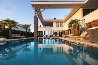 Thumbnail von Modern villa with swimming pool and sea view