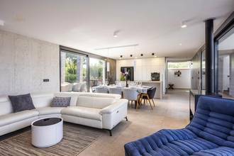 Thumbnail von Modern villa with swimming pool and sea view