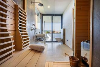 Thumbnail von Modern villa with swimming pool and sea view
