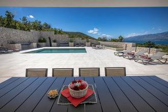 Thumbnail von Modern luxury villa with pool and sea view