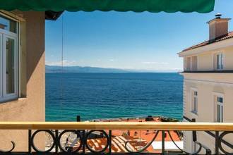 Wohnung mit Meerblick in historischer Villa nahe dem Meer