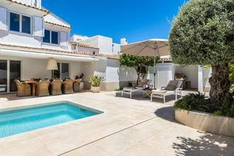 Thumbnail von Villa mit hochwertiger Ausstattung und Pool und Meerblick