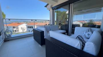 Thumbnail von Apartment with sea view + studio with garden