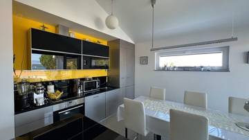 Thumbnail von Apartment with sea view + studio with garden