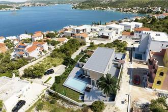 Thumbnail von Modern villa with pool and sea view, Rogoznica region