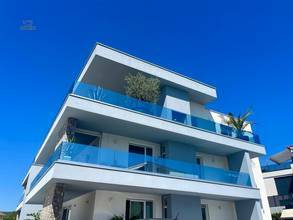 Thumbnail von Moderne Wohnung mit Garten und Swimmingpool