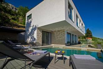 Thumbnail von Modern villa with swimming pool and beautiful sea view