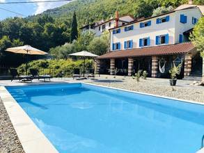 Mediterrane Villa in ruhiger Lage mit Blick auf das Meer