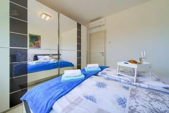 Thumbnail von Moderne Luxusvilla mit Swimmingpool und Meerblick, Region Krk, Insel Krk