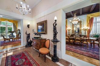 Thumbnail von Majestic villa with indoor pool and elevator in prime location