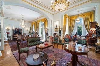 Thumbnail von Majestic villa with indoor pool and elevator in prime location