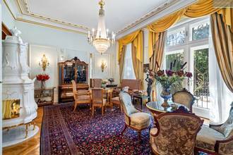 Thumbnail von Majestic villa with indoor pool and elevator in prime location