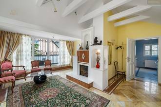 Thumbnail von Majestic villa with indoor pool and elevator in prime location