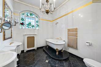 Thumbnail von Majestic villa with indoor pool and elevator in prime location