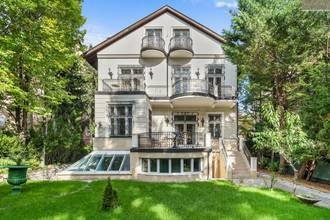 Thumbnail von Majestic villa with indoor pool and elevator in prime location