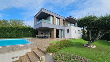 Thumbnail von Modern villa with swimming pool and sea view
