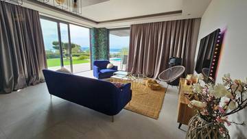 Thumbnail von Modern villa with swimming pool and sea view