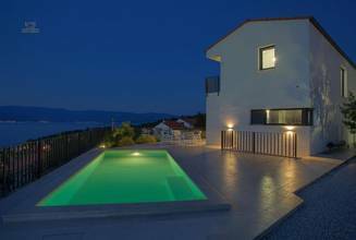 Thumbnail von Moderne Villa mit Stadt- und Meerblick