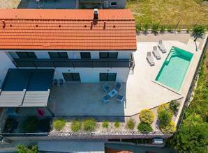 Thumbnail von Moderne Villa mit Stadt- und Meerblick