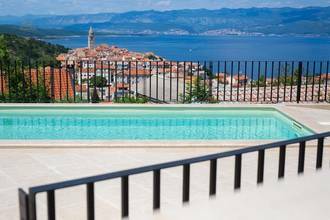Thumbnail von Moderne Villa mit Stadt- und Meerblick