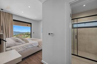 Thumbnail von Modern new-build villa with swimming pool and panoramic sea view, Trogir region