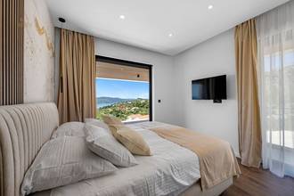 Thumbnail von Modern new-build villa with swimming pool and panoramic sea view, Trogir region