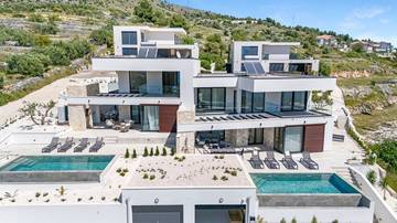 Thumbnail von Modern new-build villa with swimming pool and panoramic sea view, Trogir region