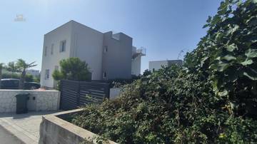 Thumbnail von Modern villa with swimming pool and sea view
