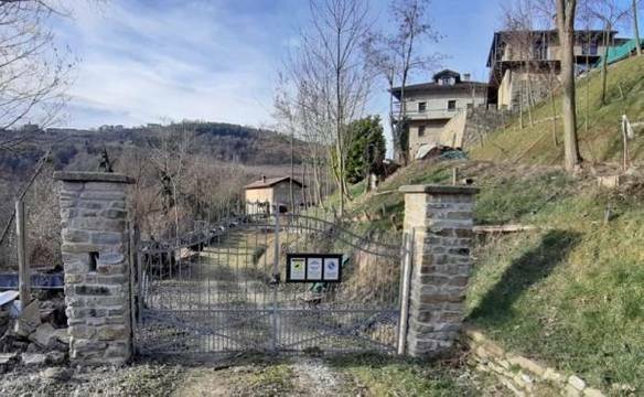 Ganzes Dorf in der Langhe zum Verkauf