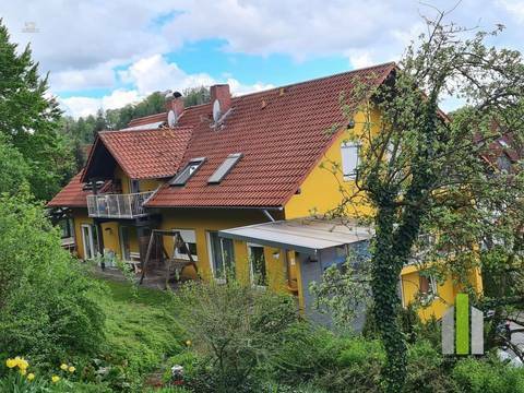 Landau-Zentrum, Wohnhaus mit 4 Einheiten &amp; 3 Garagen