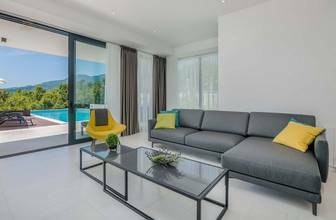 Thumbnail von Luxuriöse Doppelhaushälfte mit Pool und Meerblick, Region Opatija