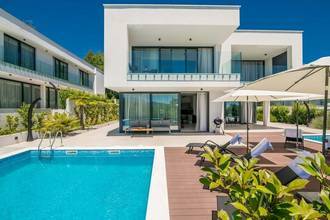 Thumbnail von Luxuriöse Doppelhaushälfte mit Pool und Meerblick, Region Opatija