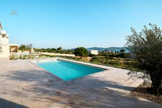 Thumbnail von Luxuriöse Villa mit Swimmingpool und Meerblick