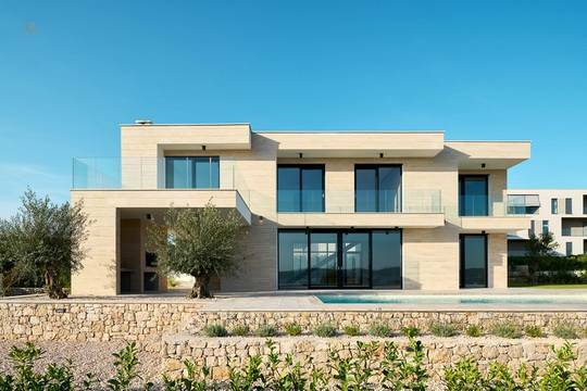 Luxuriöse Villa mit Swimmingpool und Meerblick
