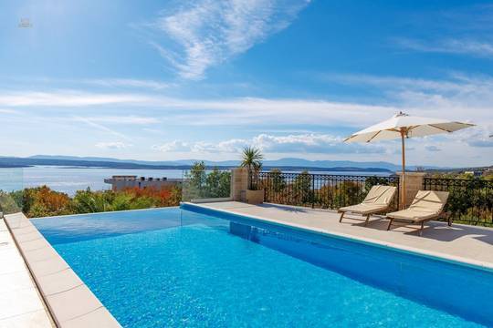 Mediterrane Luxusvilla mit Panorama-Meerblick und Infinity-Swimmingpool