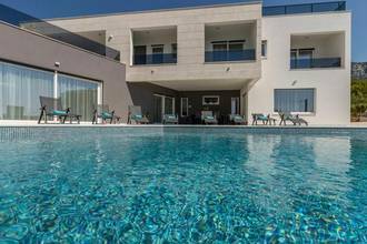 Thumbnail von Exklusive Luxusvilla mit Pool und Meerblick