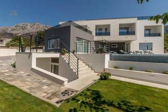 Thumbnail von Exklusive Luxusvilla mit Pool und Meerblick