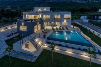 Thumbnail von Exklusive Luxusvilla mit Pool und Meerblick