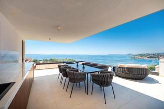 Thumbnail von Moderne Luxusvilla mit Pool und Panorama-Meerblick