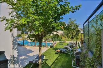 Thumbnail von Luxuriöse Villa mit Pool und Meerblick