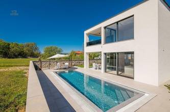 Thumbnail von Modern villa with swimming pool