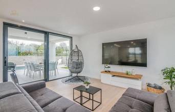 Thumbnail von Modern villa with swimming pool