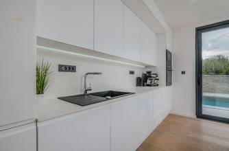 Thumbnail von Modern villa with swimming pool