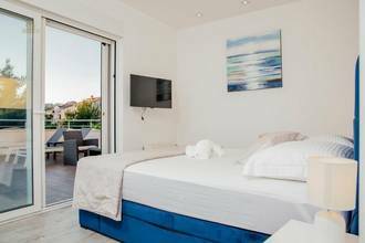 Thumbnail von Villa with pool, rooftop terrace, and sea view