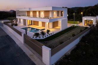Thumbnail von Traumhafte Villa mit Swimmingpool in ruhiger Lage